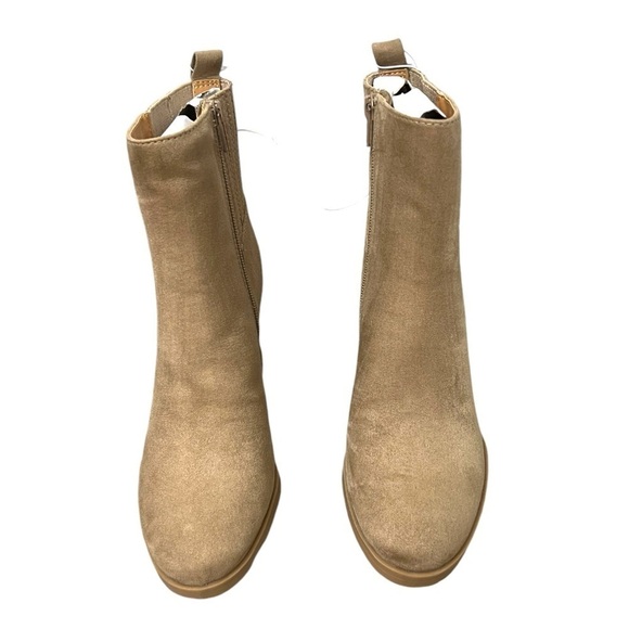 NWT Universal Thread Taupe Wedge Boots - Size 6 - Picture 6 of 14